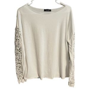 ⭐️4 for $10⭐️Crochet Lace Long Sleeve Shirt.